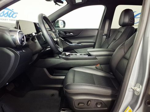 Used 2025 Chevrolet Equinox LT w/ Convenience Package II FWD image 7