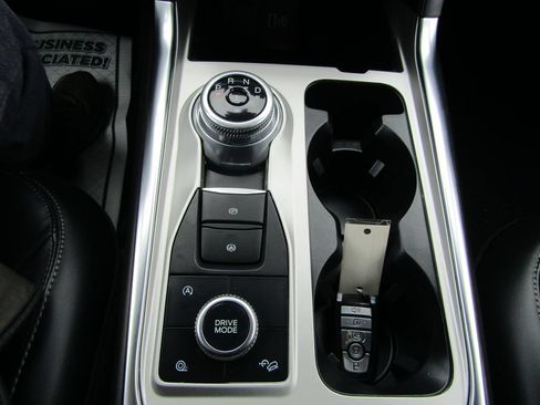 Used 2024 Ford Explorer XLT w/ Equipment Group 202A AWD/4WD image 16