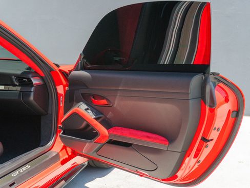 Used 2018 Porsche 911 GT2 RS RWD image 64
