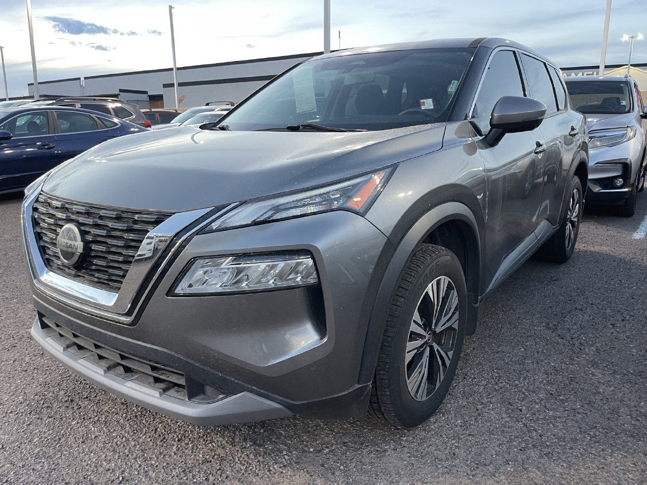 Used 2021 Nissan Rogue SV FWD image 3