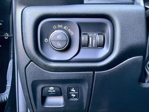 Used 2023 RAM 1500 Laramie AWD/4WD image 17