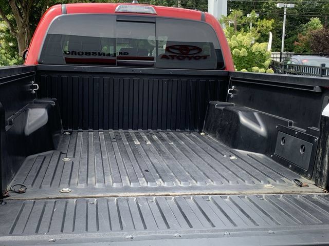 Certified 2022 Toyota Tacoma SR5 AWD/4WD image 38
