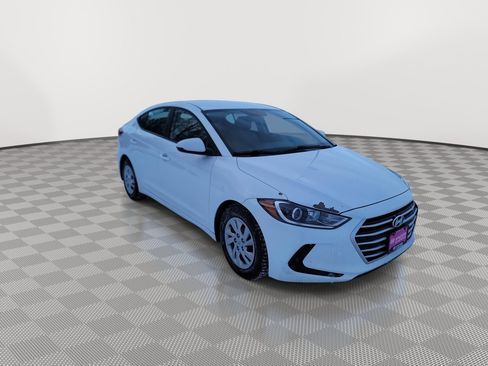 Used 2017 Hyundai Elantra SE image 2
