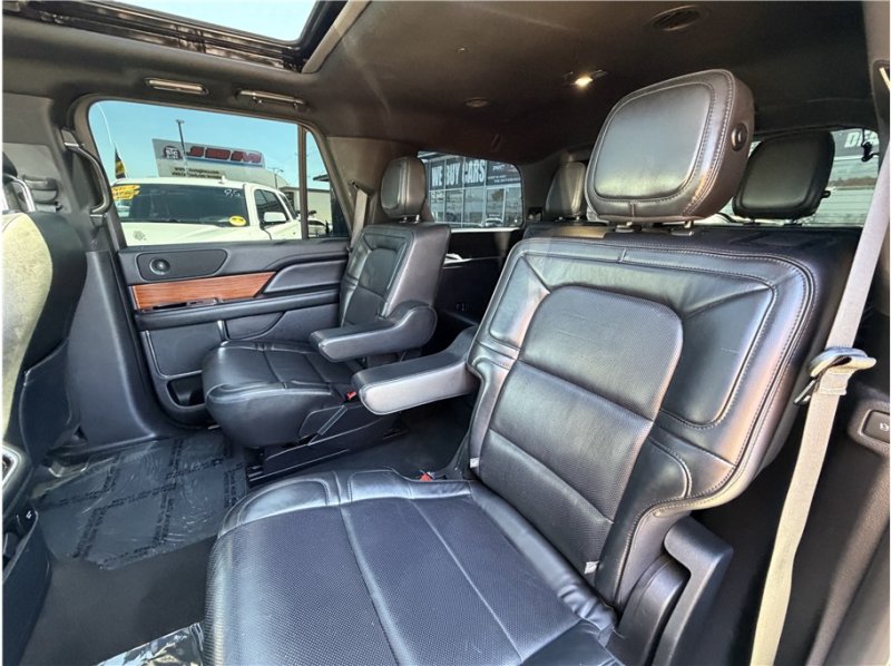 Used 2019 Lincoln Navigator Select RWD image 24