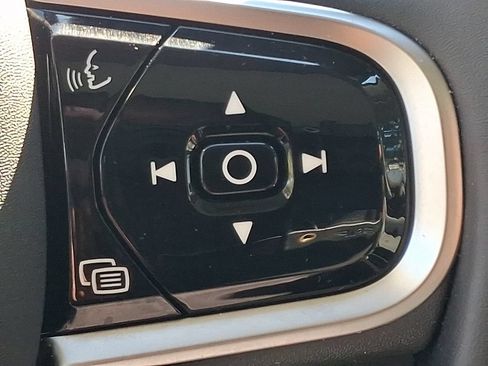 Used 2025 Volvo XC60 B5 Plus AWD/4WD image 23