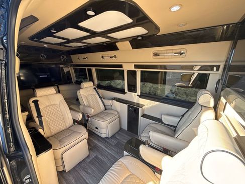 Used 2023 Mercedes-Benz Sprinter 3500 image 18