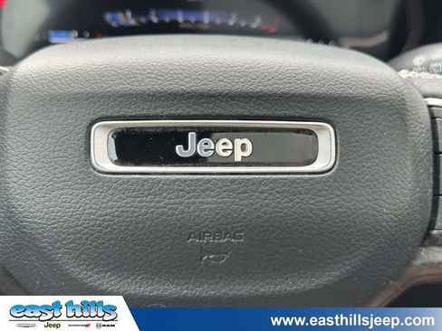 Used 2023 Jeep Grand Cherokee Limited AWD/4WD image 25