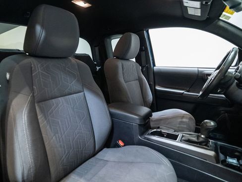 Used 2017 Toyota Tacoma TRD Off-Road image 14