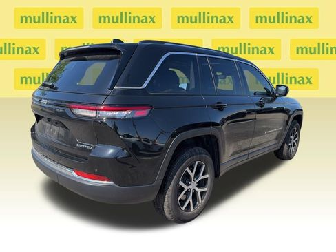 Used 2023 Jeep Grand Cherokee Limited w/ Trailer Tow Prep Group (B) RWD image 11