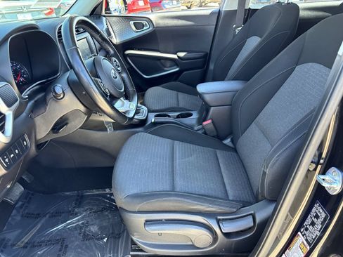 Used 2020 Kia Soul GT-Line FWD image 17
