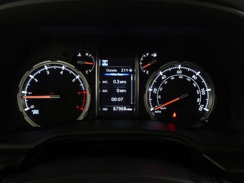 Used 2021 Toyota 4Runner Venture w/ Moonroof Package image 24