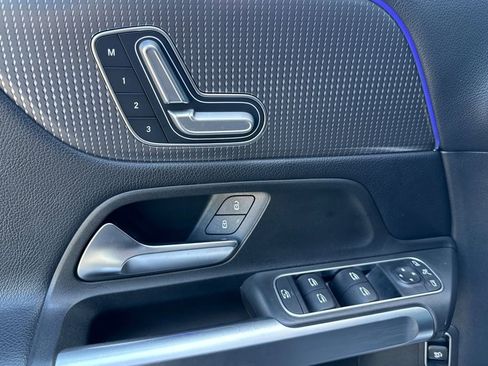 Used 2021 Mercedes-Benz GLB 250 4MATIC image 10