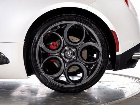 Used 2019 Alfa Romeo 4C Spider RWD image 13