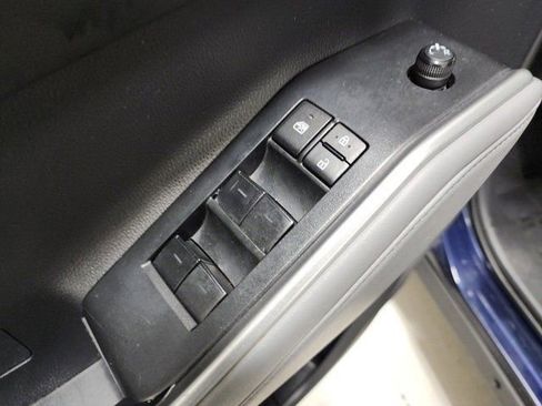 Used 2023 Toyota Highlander LE image 24