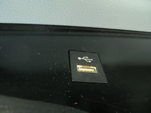 Used 2025 Toyota Sienna LE image 13