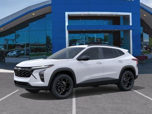 New 2026 Chevrolet Trax LT FWD image 2
