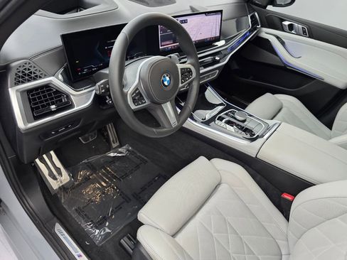 Used 2024 BMW X5 sDrive40i w/ M Sport Package RWD image 11