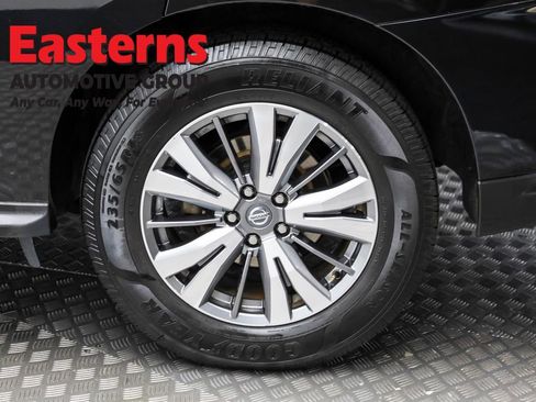 Used 2019 Nissan Pathfinder SV image 8