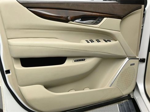 Used 2017 Cadillac Escalade ESV Premium Luxury image 9
