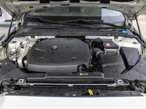 Used 2020 Volvo V60 T5 Momentum w/ Protection Package Premier image 41