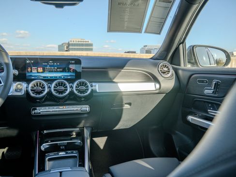 Certified 2026 Mercedes-Benz GLB 250 4MATIC image 21