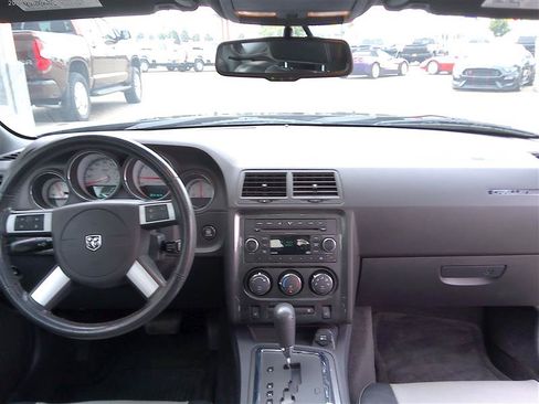 Used 2009 Dodge Challenger R/T RWD image 8