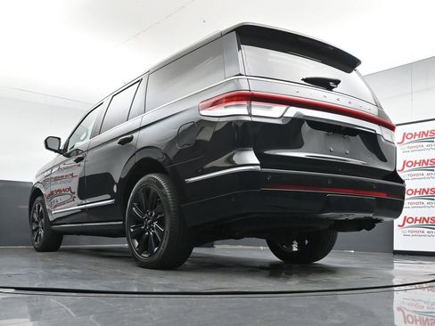 Used 2022 Lincoln Navigator Reserve image 21