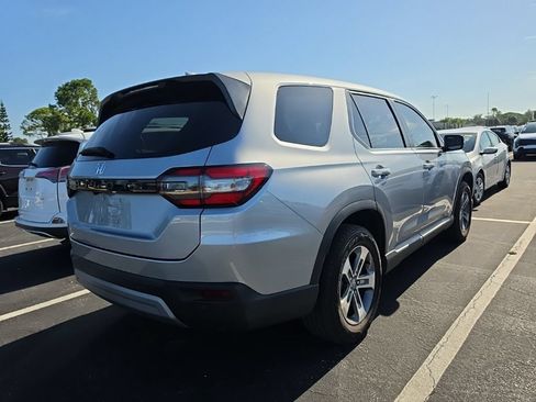 Used 2025 Honda Pilot EX-L image 17