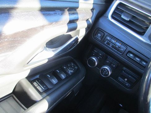 Used 2021 GMC Yukon Denali w/ Denali Premium Package image 31