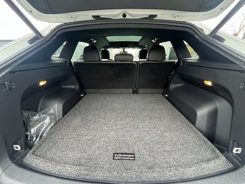 Certified 2022 Volkswagen Atlas Cross Sport SE image 29