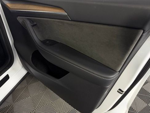 Used 2024 Tesla Model Y Long Range image 33