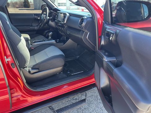 Used 2021 Toyota Tacoma TRD Off-Road image 19