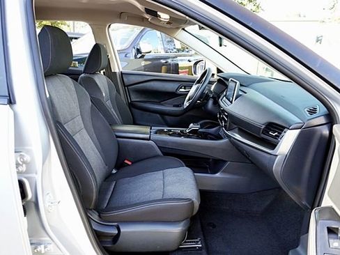 Used 2024 Nissan Rogue SV FWD image 11