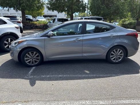 Used 2014 Hyundai Elantra SE w/ Option Group 02 FWD image 2