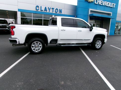 Used 2025 Chevrolet Silverado 2500 High Country w/ High Country Premium Package AWD/4WD image 3