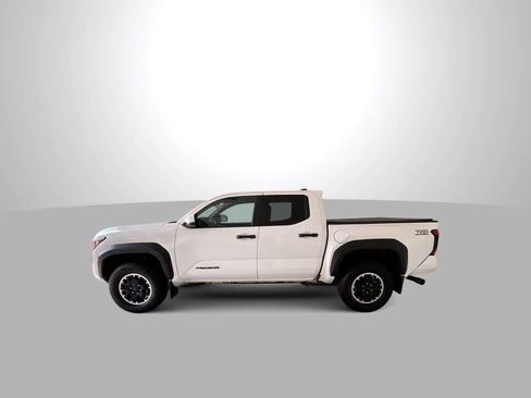 Used 2025 Toyota Tacoma TRD Off-Road AWD/4WD image 5