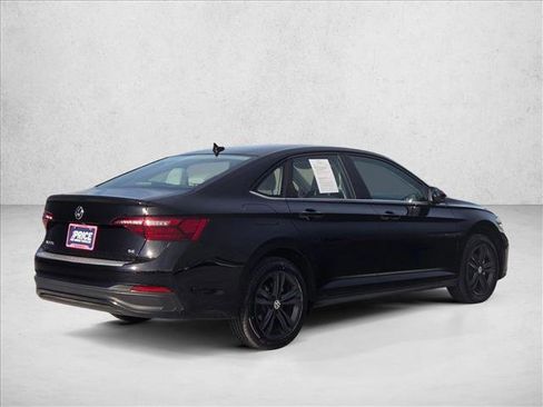 Used 2024 Volkswagen Jetta SE w/ Black Wheel Package image 5