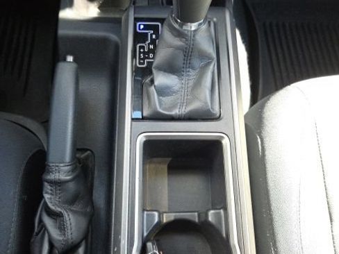 Used 2021 Toyota Tacoma TRD Sport w/ Technology Package AWD/4WD image 18