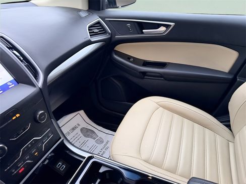 Used 2020 Ford Edge SEL w/ Convenience Package image 29