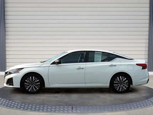 Used 2025 Nissan Altima 2.5 SV FWD image 4