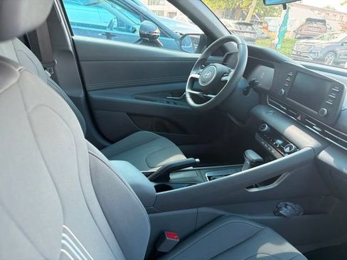 Used 2025 Hyundai Elantra Sport FWD image 14