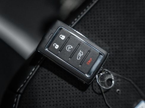 New 2025 Jeep Grand Cherokee Altitude image 41