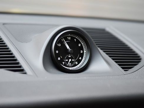 Certified 2025 Porsche Macan image 30