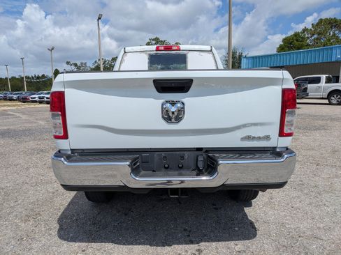 Used 2024 RAM 2500 Tradesman w/ Chrome Appearance Group AWD/4WD image 5