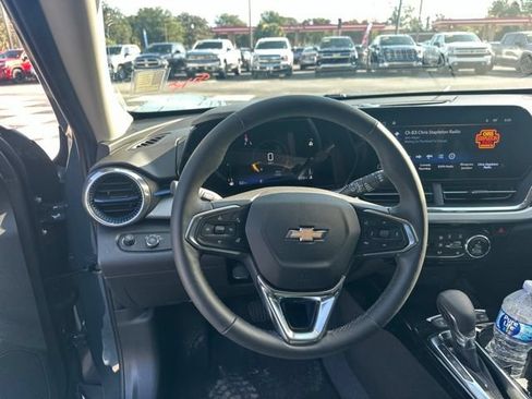 Used 2026 Chevrolet Trax LT w/ LT Convenience Package FWD image 11