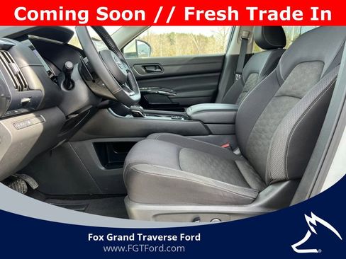 Used 2024 Nissan Pathfinder SV AWD/4WD image 3