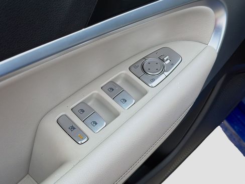 Used 2023 Genesis G70 2.0T image 22