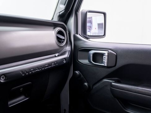 Used 2022 Jeep Wrangler Unlimited Sport AWD/4WD image 28