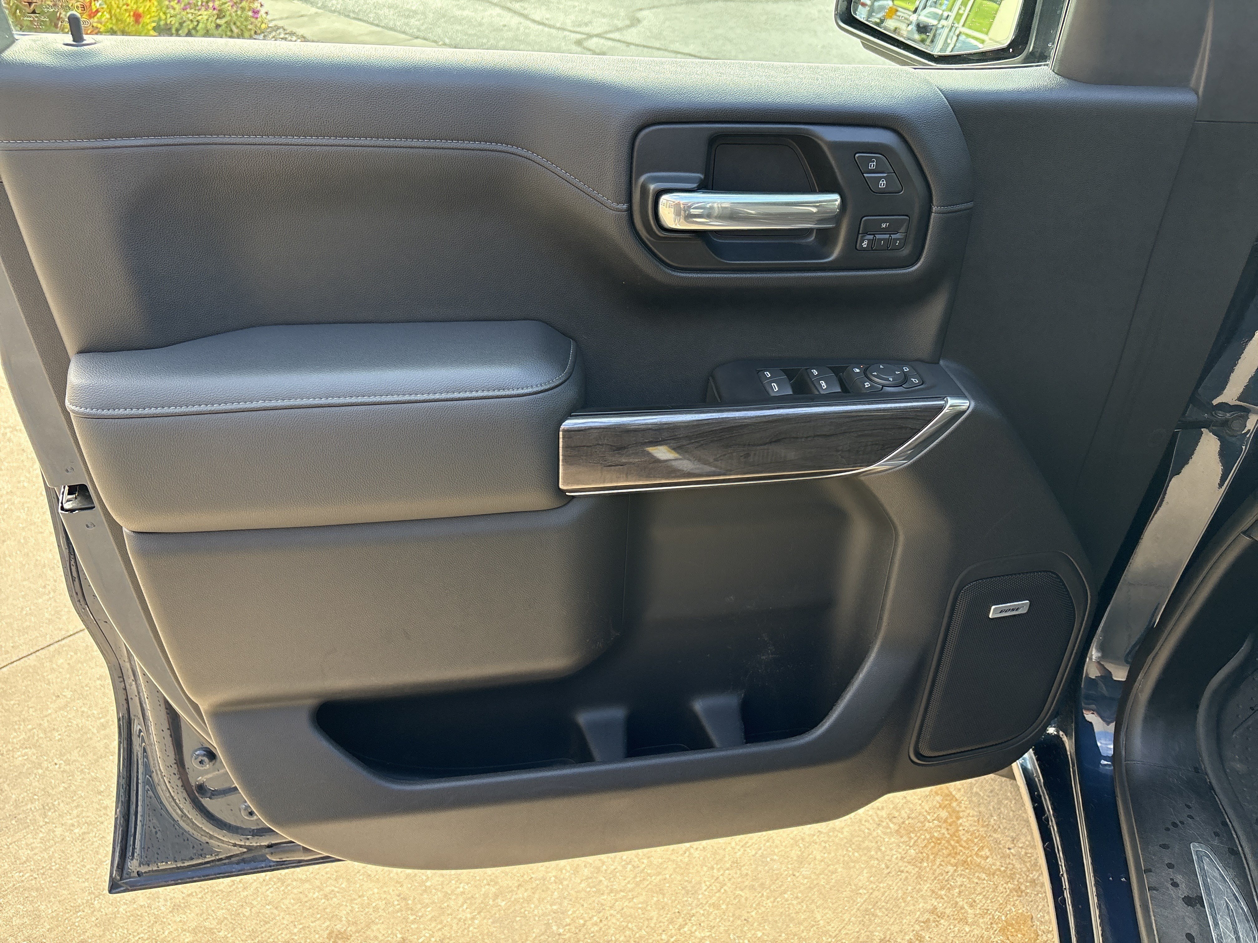 Used 2019 Chevrolet Silverado 1500 LTZ w/ LTZ Premium Package AWD/4WD image 14