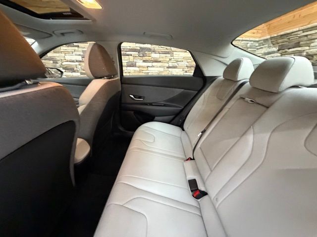Certified 2023 Hyundai Elantra Limited w/ Preferred Accessory Package FWD image 34
